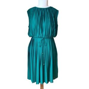 H&M pleated dress with tie waist - Green